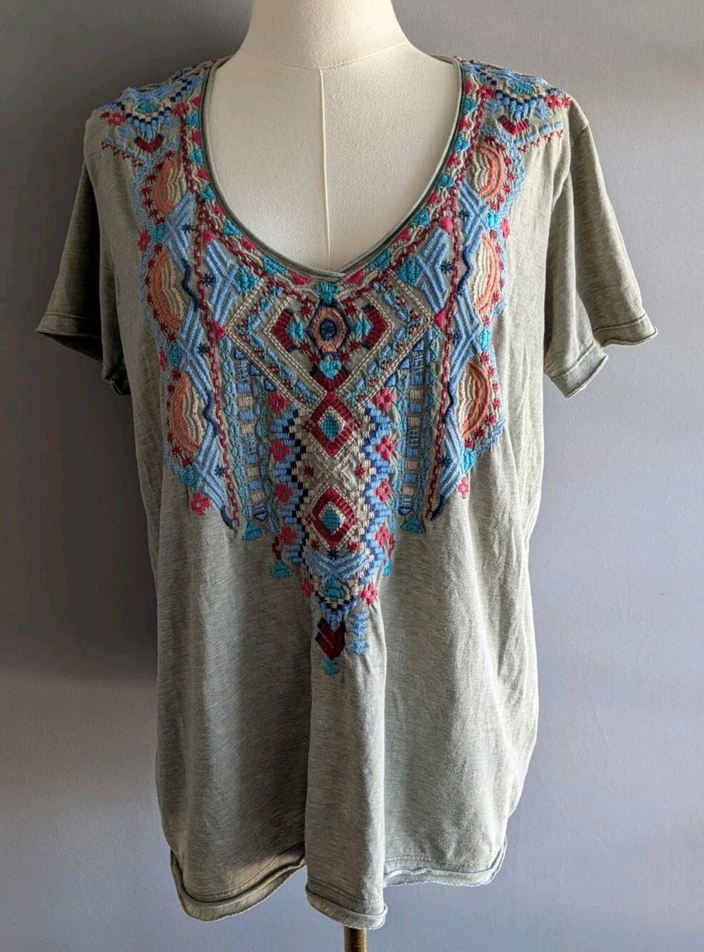 Johnny Was Los Embroidered V Neck T Shirt Green Boho Floral Medium